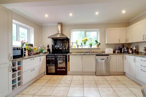 7. Kitchen 4
