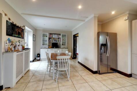 9. Kitchen 2