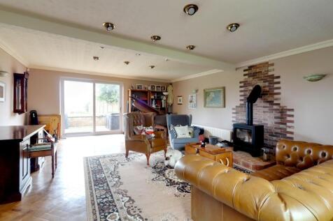 13. Living Room 1
