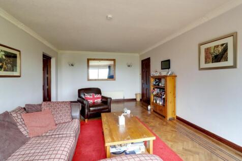 18. family room. jpg