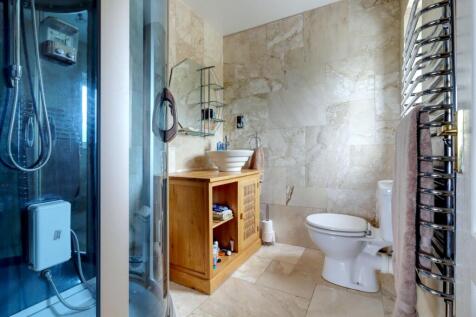 29. Ensuite 2