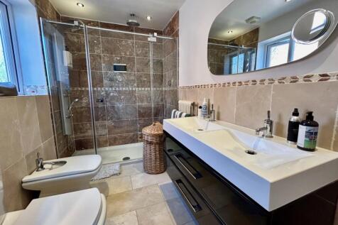 Ensuite to Bedroom 1
