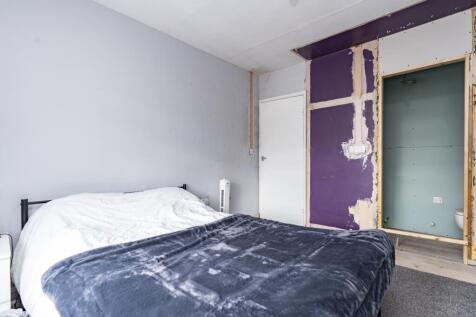 Bedroom with ensuite