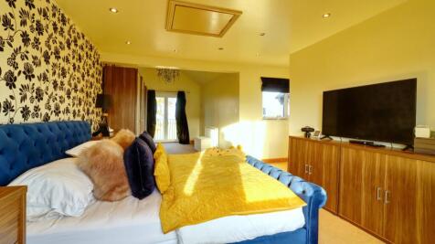 18. Bedroom 1 . 2