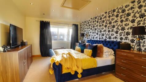 18. Bedroom 1