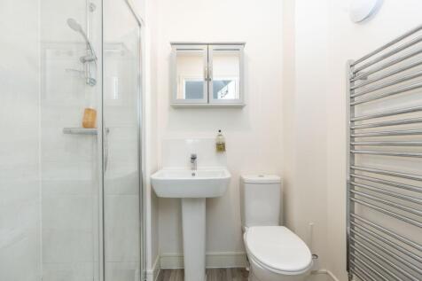 Ensuite to Bedroom