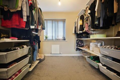 Estate Agent EweMove Scunthorpe Bedroom Wardrobe