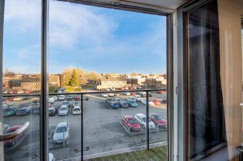 Estate Agent EweMove Scunthorpe Balcony
