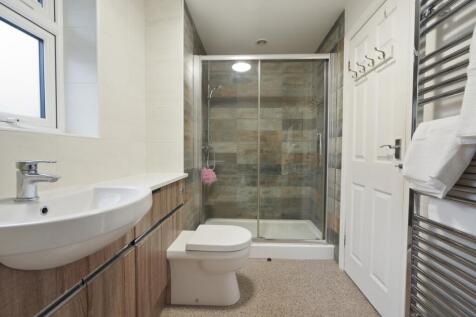Estate Agent EweMove Scunthorpe Bathroom