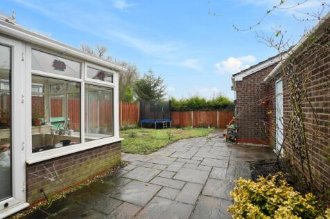 Estate Agent EweMove Scunthorpe Garden