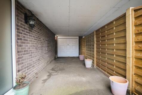 Estate Agent EweMove Scunthorpe Garden