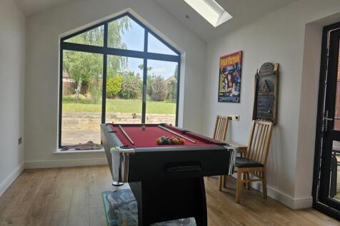22 Juno Way, garden room