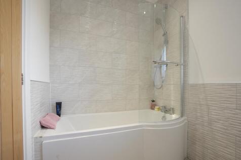 EweMove Estate Agent Scunthorpe Bathroom