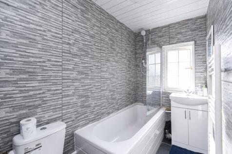 EAGLESTHORPE BATHROOM