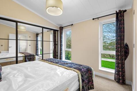 2A MASTER BEDROOM