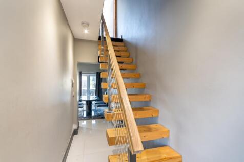 EweMove Estate Agent Gainsborough Hallway