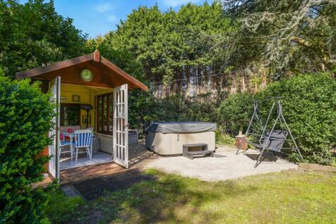 EweMove Estate Agent Scunthorpe Garden

