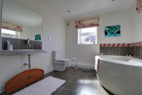 Ensuite Bedroom 4