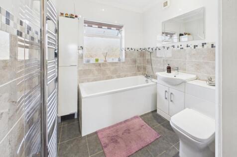 Bathroom - EveMove Spalding