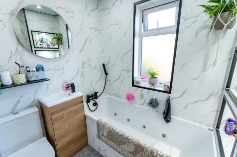 EweMove Estate Agent Scunthorpe Bathroom