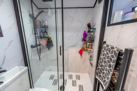 EweMove Estate Agent Scunthorpe Shower Room