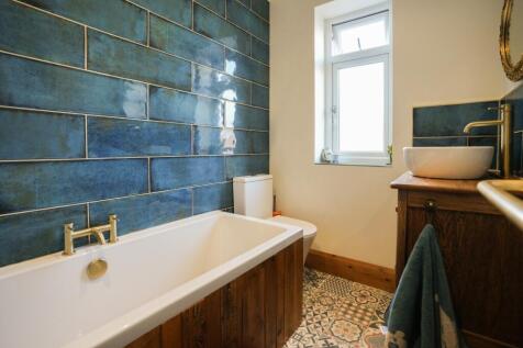 EweMove Estate Agent Scunthorpe Bathroom