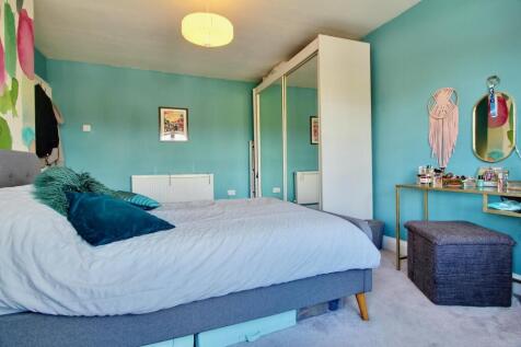 Bedroom 1 - reverse view - EweMove Hinckley Gus Cr