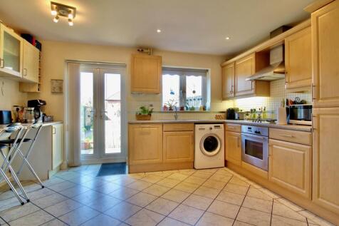 Kitchen Area and Breakfast Bar