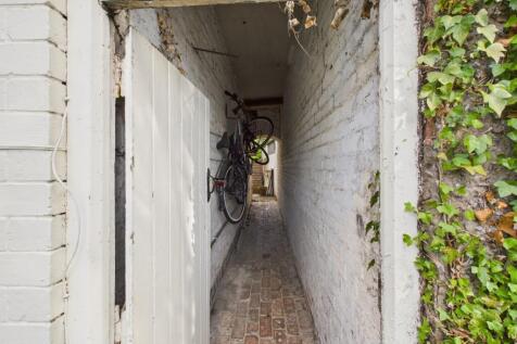 20 Gated side access