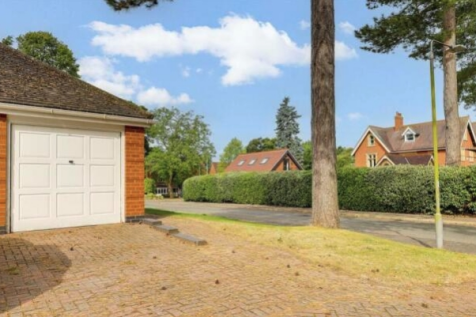 End Garage with Parking