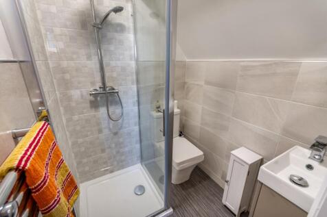 EweMove Estate Agents Scunthorpe Ensuite Shower Ro
