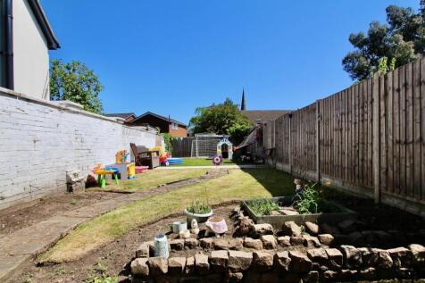 Private Rear Garden Gus Critchlow EweMove Hinckley