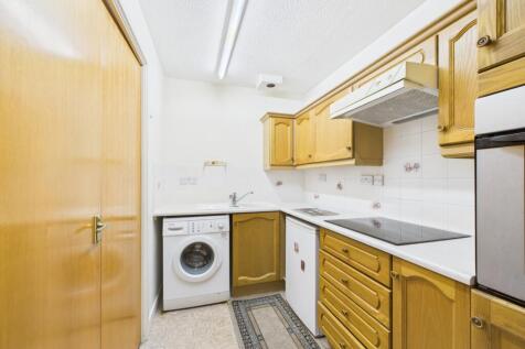 CAM02313G0-PR0099-STILL006