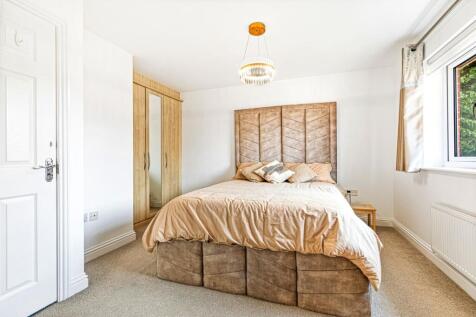 Bedroom 4 angle 2