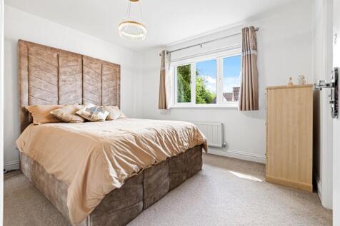 Bedroom 4 angle 3