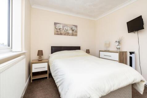 Bedroom 2 (2)