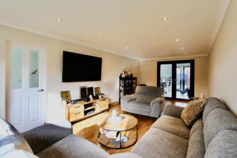 Lounge angle 1