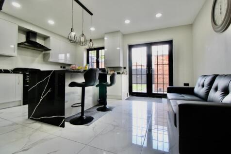 Kitchen diner angle 2