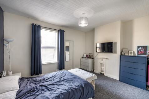 EweMove Estate Agents Scunthorpe - Master Bedroom