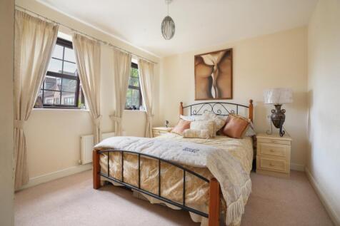 EweMove Estate Agents Scunthorpe - Master Bedroom