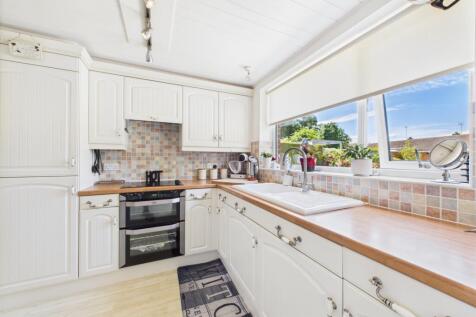 EweMove Spalding - St Andrews Road - Kitchen 