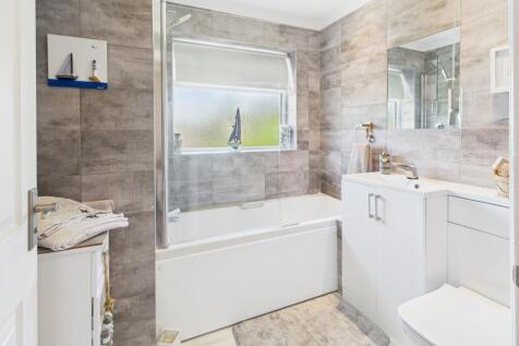 EweMove Spalding - St Andrews Road - Bathroom 