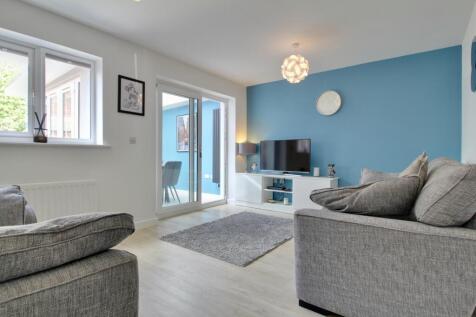 Spacious Lounge - Gus Critchlow EweMove Hinckley