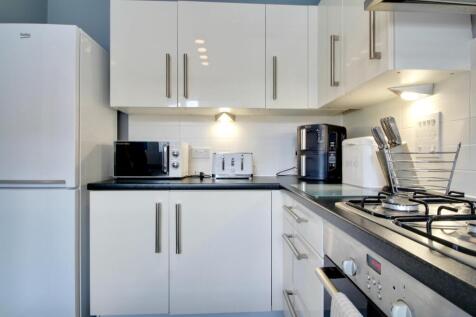 Kitchen - reverse view - Gus Critchlow EweMove Hin