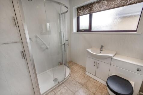 EweMove Estate Agents Scunthorpe - Shower Room