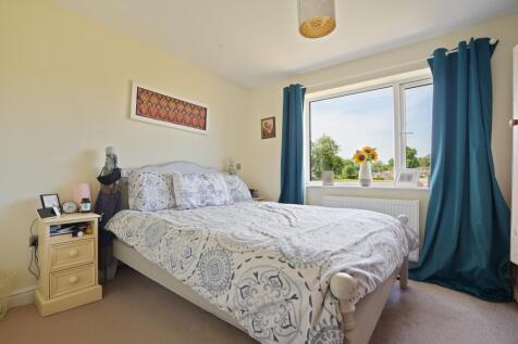 EweMove Estate Agents Scunthorpe - Master Bedroom