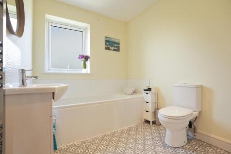 EweMove Estate Agents Scunthorpe - Bathroom