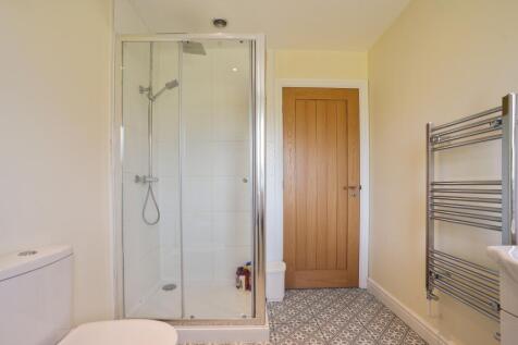 EweMove Estate Agents Scunthorpe - Bathroom
