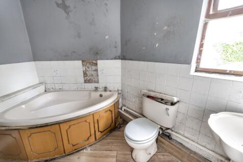 EweMove Estate Agents Scunthorpe - Bathroom