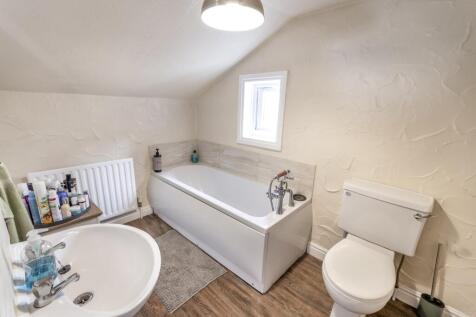 EweMove Estate Agents Scunthorpe - Bathroom